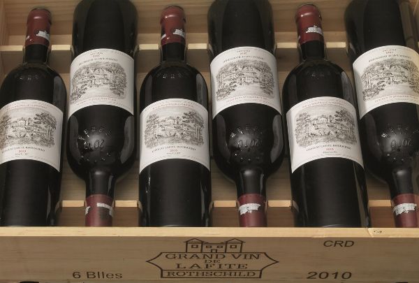 Château Lafite Rothschild 2010  - Asta VINI PREGIATI E DISTILLATI DA COLLEZIONE - Associazione Nazionale - Case d'Asta italiane