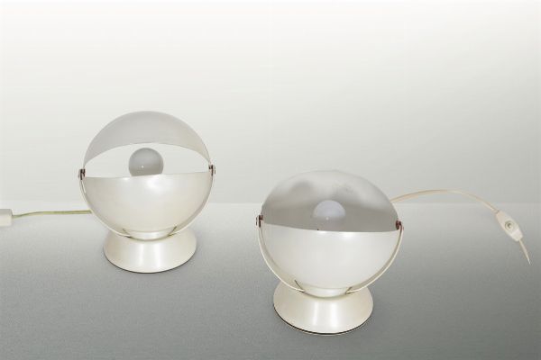 Coppia di lampade da tavolo in metallo laccato.  - Asta Design Lab - Associazione Nazionale - Case d'Asta italiane