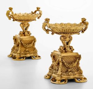 Coppia grandi saliere centrotavola in bronzo dorato. Fonditore del XX-XXI secolo  - Asta ASTA 0512 - L'ART DE LA TABLE - Associazione Nazionale - Case d'Asta italiane