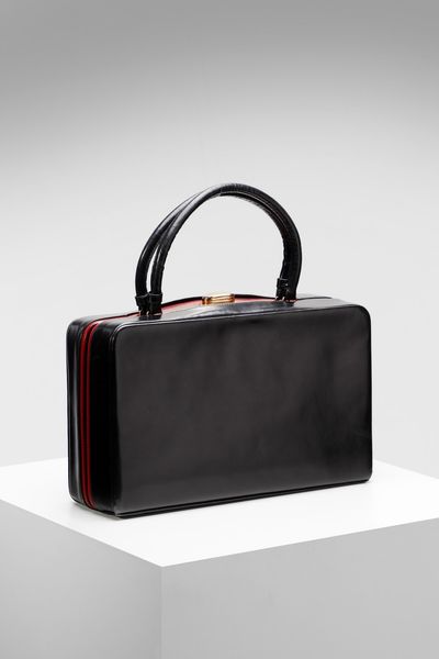 GUCCI : Borsa in pelle nera con interno rosso anni '60.  - Asta ASTA 330 - VINTAGE (online) - Associazione Nazionale - Case d'Asta italiane