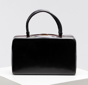 GUCCI : Borsa in pelle nera con interno rosso anni '60.  - Asta ASTA 330 - VINTAGE (online) - Associazione Nazionale - Case d'Asta italiane