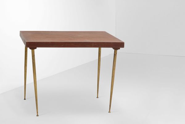 Tavolo basso con piano in legno e sostegni in ottone.  - Asta Design Lab - Associazione Nazionale - Case d'Asta italiane