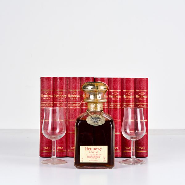 Hennessy, Cognac Library Collection Edition La Faiencerie  - Asta Heritage. Vini e Distillati da Collezione - Associazione Nazionale - Case d'Asta italiane