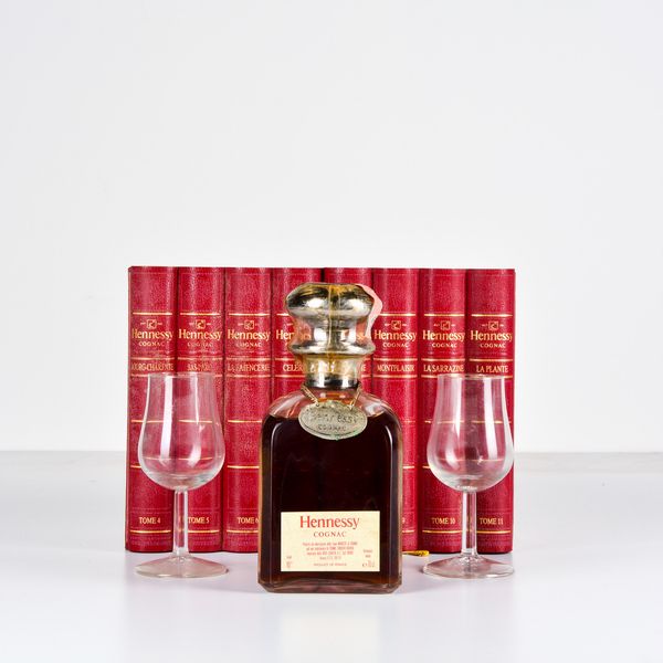 Hennessy, Cognac Library Collection Edition La Faiencerie  - Asta Heritage. Vini e Distillati da Collezione - Associazione Nazionale - Case d'Asta italiane