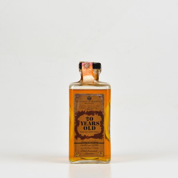 Justerini & Brooks, Finest Malt Scotch Whisky 20 years old Decanter  - Asta Heritage. Vini e Distillati da Collezione - Associazione Nazionale - Case d'Asta italiane