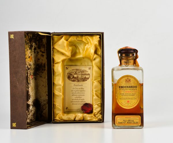 Knockando, Justerini & Brooks, Fine Single Malt Scotch Whisky Extra Old Reserve  - Asta Heritage. Vini e Distillati da Collezione - Associazione Nazionale - Case d'Asta italiane