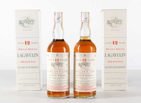 Lagavulin, White Horse Distillers, Pure Islay Malt Scotch Whisky 12 years old  - Asta Heritage. Vini e Distillati da Collezione - Associazione Nazionale - Case d'Asta italiane