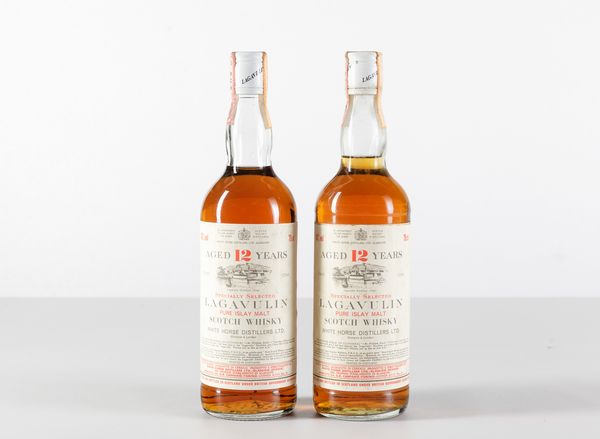 Lagavulin, White Horse Distillers, Pure Islay Malt Scotch Whisky 12 years old  - Asta Heritage. Vini e Distillati da Collezione - Associazione Nazionale - Case d'Asta italiane