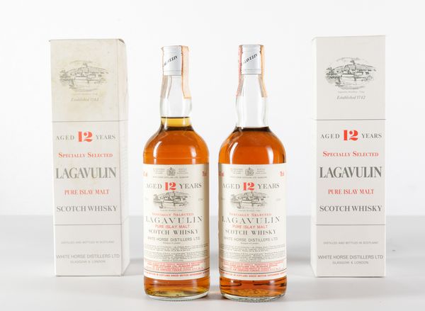 Lagavulin, White Horse Distillers, Pure Islay Malt Scotch Whisky 12 years old  - Asta Heritage. Vini e Distillati da Collezione - Associazione Nazionale - Case d'Asta italiane