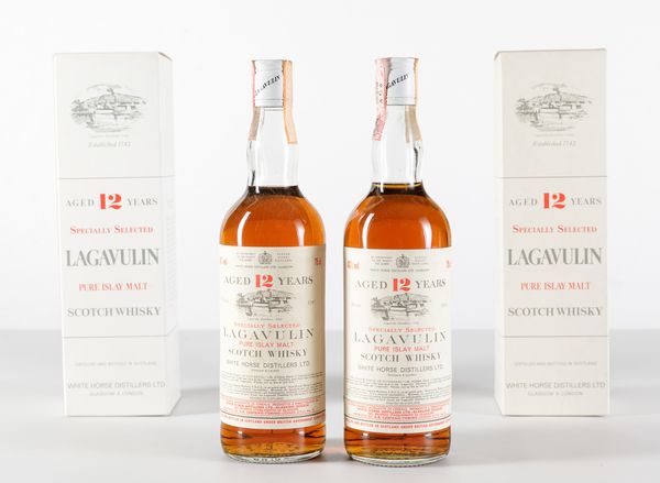 Lagavulin, White Horse Distillers, Pure Islay Malt Scotch Whisky 12 years old  - Asta Heritage. Vini e Distillati da Collezione - Associazione Nazionale - Case d'Asta italiane