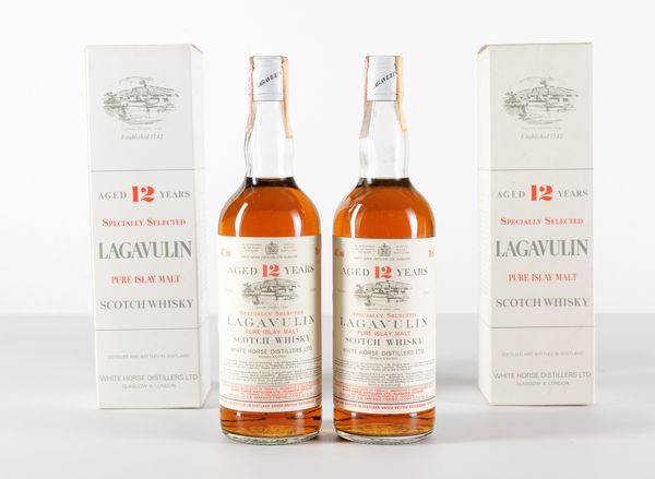 Lagavulin, White Horse Distillers, Pure Islay Malt Scotch Whisky 12 years old  - Asta Heritage. Vini e Distillati da Collezione - Associazione Nazionale - Case d'Asta italiane