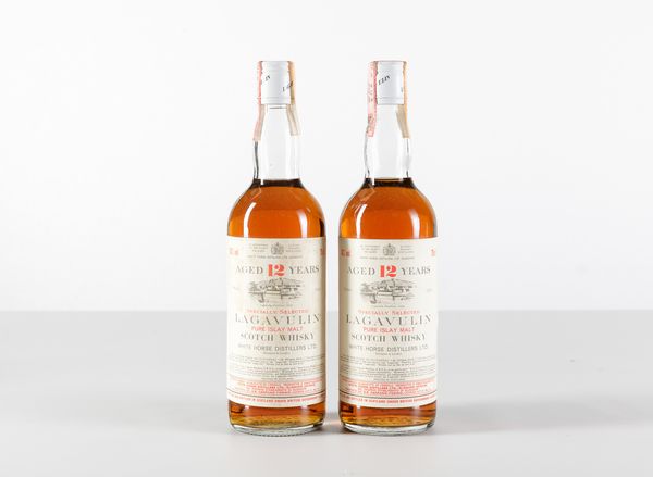 Lagavulin, White Horse Distillers, Pure Islay Malt Scotch Whisky 12 years old  - Asta Heritage. Vini e Distillati da Collezione - Associazione Nazionale - Case d'Asta italiane