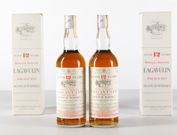 Lagavulin, White Horse Distillers, Pure Islay Malt Scotch Whisky 12 years old  - Asta Heritage. Vini e Distillati da Collezione - Associazione Nazionale - Case d'Asta italiane