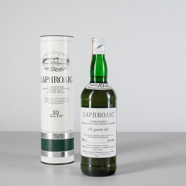 Laphroaig, Unblended Islay Malt Scotch Whisky 10 years old  - Asta Heritage. Vini e Distillati da Collezione - Associazione Nazionale - Case d'Asta italiane