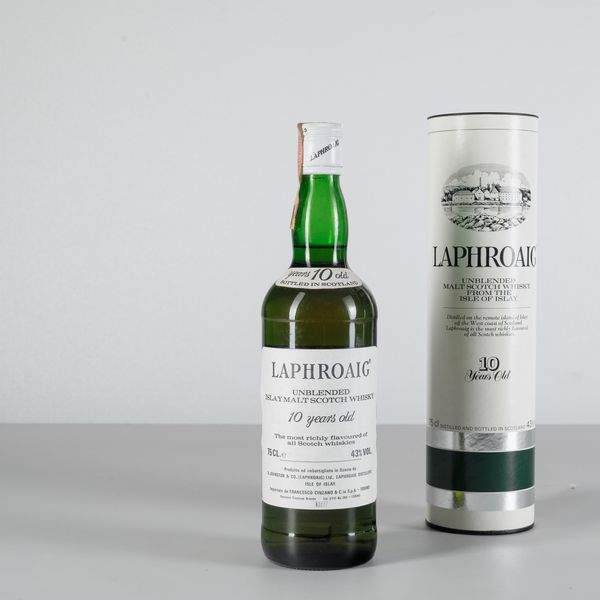 Laphroaig, Unblended Islay Malt Scotch Whisky 10 years old  - Asta Heritage. Vini e Distillati da Collezione - Associazione Nazionale - Case d'Asta italiane