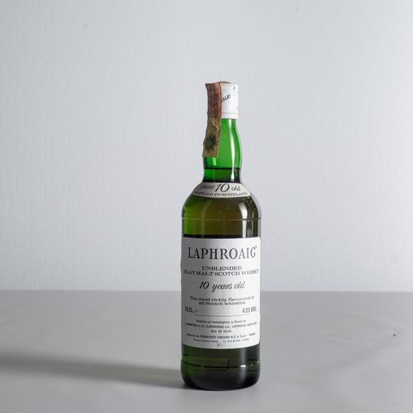 Laphroaig, Unblended Islay Malt Scotch Whisky 10 years old  - Asta Heritage. Vini e Distillati da Collezione - Associazione Nazionale - Case d'Asta italiane