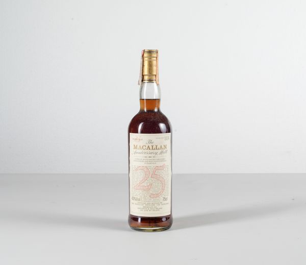 Macallan, Single Highland Scotch Whisky Anniversary 25 years old  - Asta Heritage. Vini e Distillati da Collezione - Associazione Nazionale - Case d'Asta italiane