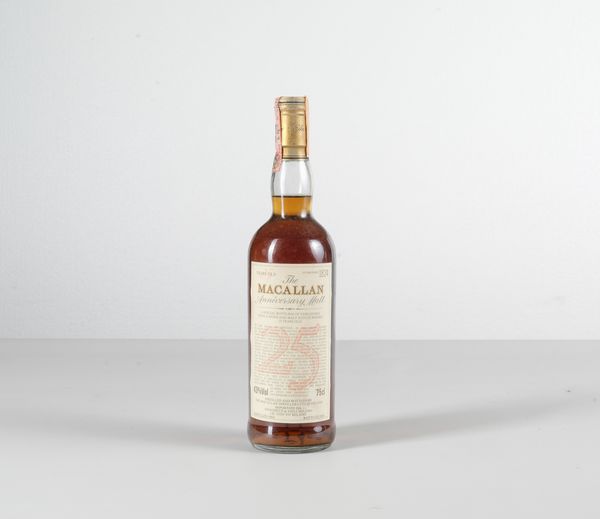 Macallan, Single Highland Scotch Whisky Anniversary 25 years old  - Asta Heritage. Vini e Distillati da Collezione - Associazione Nazionale - Case d'Asta italiane