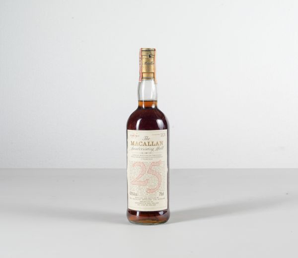 Macallan, Single Highland Scotch Whisky Anniversary 25 years old  - Asta Heritage. Vini e Distillati da Collezione - Associazione Nazionale - Case d'Asta italiane