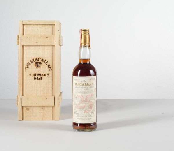 Macallan, Single Highland Scotch Whisky Anniversary 25 years old  - Asta Heritage. Vini e Distillati da Collezione - Associazione Nazionale - Case d'Asta italiane