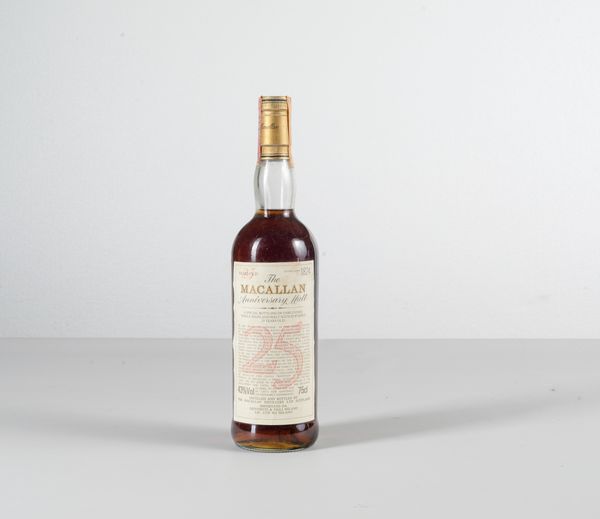 Macallan, Single Highland Scotch Whisky Anniversary 25 years old  - Asta Heritage. Vini e Distillati da Collezione - Associazione Nazionale - Case d'Asta italiane