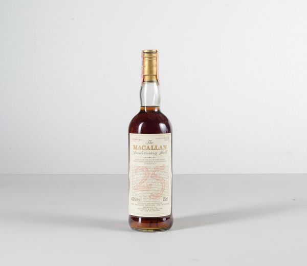 Macallan, Single Highland Scotch Whisky Anniversary 25 years old  - Asta Heritage. Vini e Distillati da Collezione - Associazione Nazionale - Case d'Asta italiane