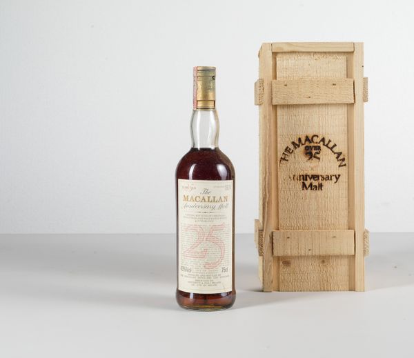 Macallan, Single Highland Scotch Whisky Anniversary 25 years old  - Asta Heritage. Vini e Distillati da Collezione - Associazione Nazionale - Case d'Asta italiane