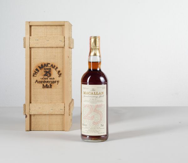 Macallan, Single Highland Scotch Whisky Anniversary 25 years old  - Asta Heritage. Vini e Distillati da Collezione - Associazione Nazionale - Case d'Asta italiane