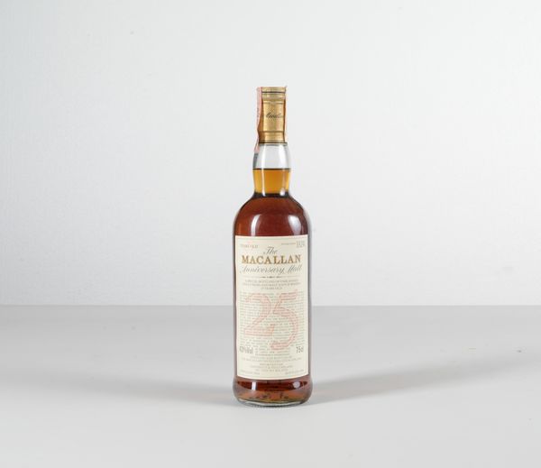 Macallan, Single Highland Scotch Whisky Anniversary 25 years old  - Asta Heritage. Vini e Distillati da Collezione - Associazione Nazionale - Case d'Asta italiane