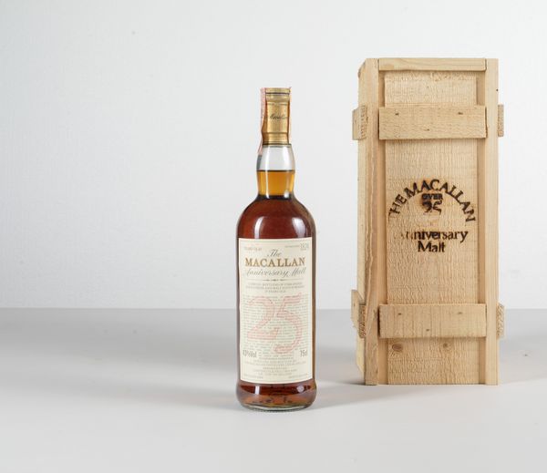 Macallan, Single Highland Scotch Whisky Anniversary 25 years old  - Asta Heritage. Vini e Distillati da Collezione - Associazione Nazionale - Case d'Asta italiane