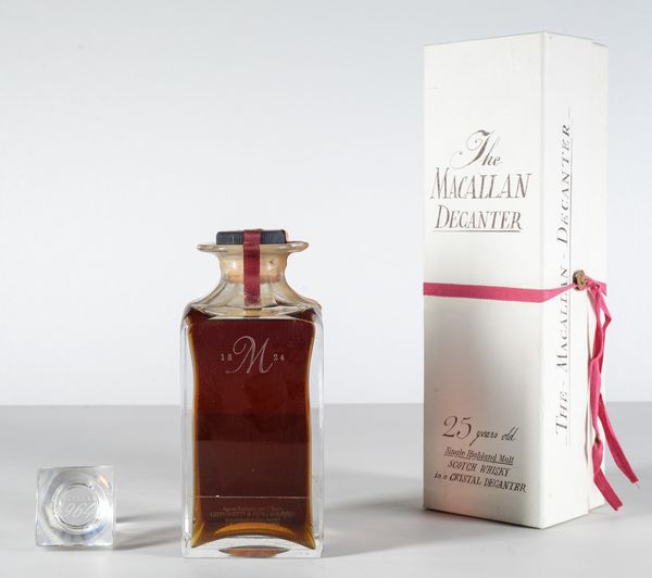 Macallan, Single Malt Scotch Whisky 25 years old Decanter serie M  - Asta Heritage. Vini e Distillati da Collezione - Associazione Nazionale - Case d'Asta italiane