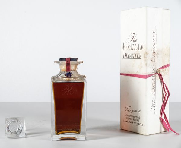 Macallan, Single Malt Scotch Whisky 25 years old Decanter serie M  - Asta Heritage. Vini e Distillati da Collezione - Associazione Nazionale - Case d'Asta italiane