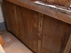 Grande credenza in noce  - Asta Arredi e Dipinti dall'antica Fattoria Franceschini, in parte provenienti da Villa I Pitti - Associazione Nazionale - Case d'Asta italiane