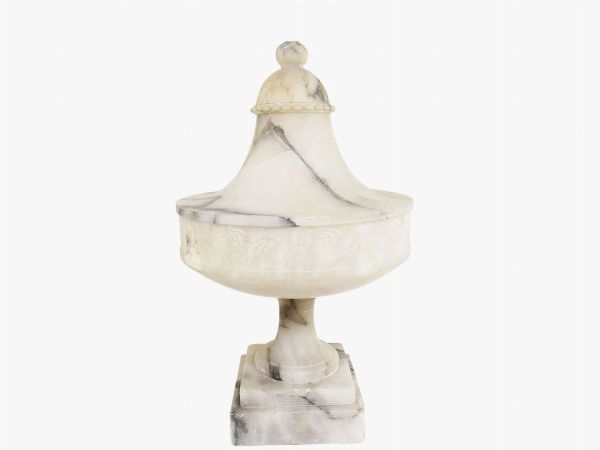 Grande lampada in alabastro  - Asta La Collezione di Muccia Breda - Villa Don a Borbiago di Mira (Venezia) - Associazione Nazionale - Case d'Asta italiane