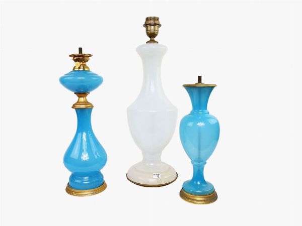 Tre basi per lampade in vetro opaline  - Asta La Collezione di Muccia Breda - Villa Don a Borbiago di Mira (Venezia) - Associazione Nazionale - Case d'Asta italiane