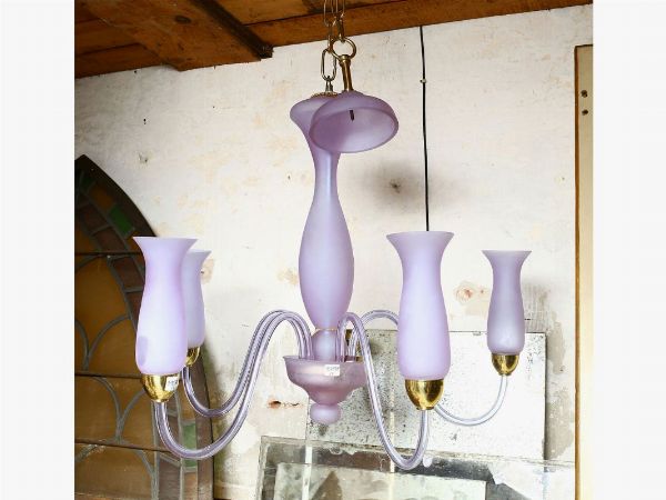 Lampadario in vetro satinato viola  - Asta La Collezione di Muccia Breda - Villa Don a Borbiago di Mira (Venezia) - Associazione Nazionale - Case d'Asta italiane