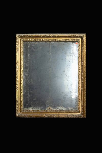 SPECCHIERA : 99x84 cm in legno dorato. Difetti  - Asta Asta 198 Antiquariato - Associazione Nazionale - Case d'Asta italiane