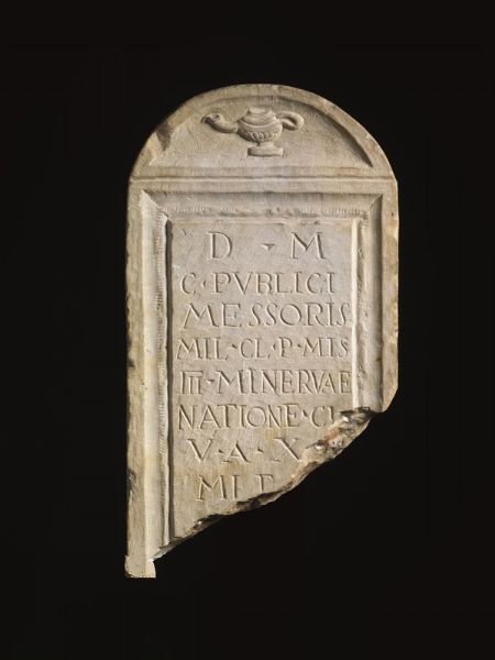 STELE DI UN MARINAIO  - Asta Archeologia - Associazione Nazionale - Case d'Asta italiane