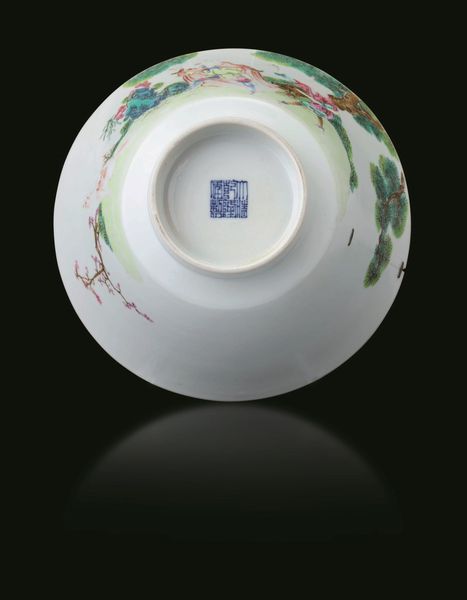 Bowl in porcellana raffigurante paesaggio con figure, Cina, Dinastia Qing, XIX secolo  - Asta Fine Chinese Works of Art - Associazione Nazionale - Case d'Asta italiane