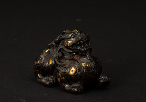 Figura di drago in bronzo con decori gold splashed, Cina, Dinastia Ming (1368-1644)  - Asta Fine Chinese Works of Art - Associazione Nazionale - Case d'Asta italiane