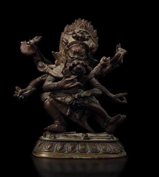 Figura in bronzo raffigurante Mahakala Yab-Yum su fiore di loto, Tibet, XVIII secolo  - Asta Fine Chinese Works of Art - Associazione Nazionale - Case d'Asta italiane