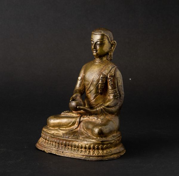 Figura di monaco seduto su doppio fiore di loto in bronzo, Tibet, XIX secolo  - Asta Fine Chinese Works of Art - Associazione Nazionale - Case d'Asta italiane