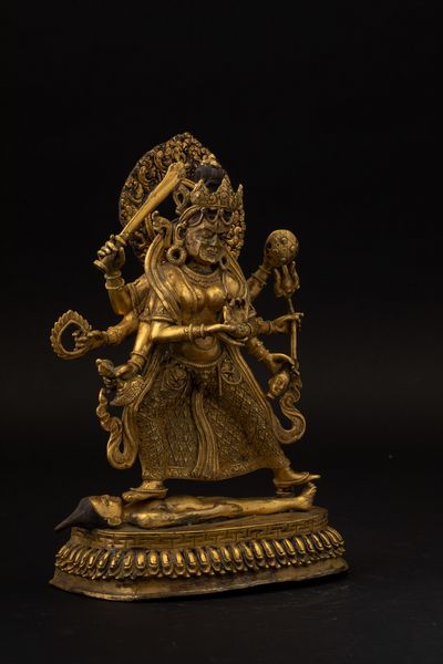 Figura di Durga stante in bronzo dorato, Tibet, XVIII secolo  - Asta Fine Chinese Works of Art - Associazione Nazionale - Case d'Asta italiane