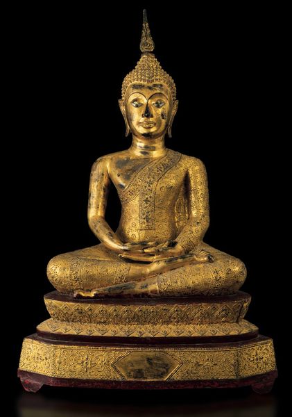 Grande figura di Buddha Amitayus in bronzo dorato, Thailandia, XIX secolo  - Asta Fine Chinese Works of Art - Associazione Nazionale - Case d'Asta italiane