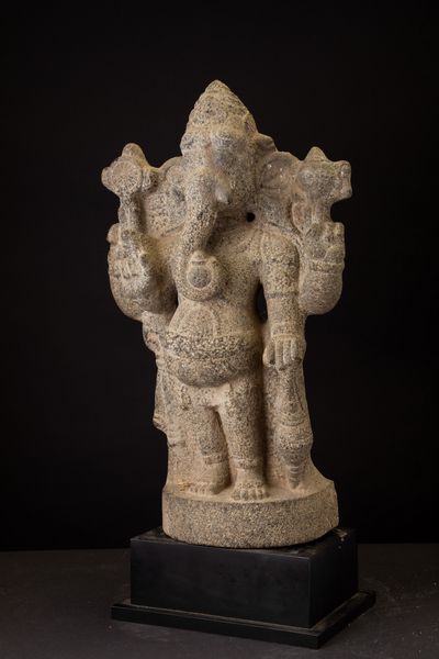 Stele scolpita in pietra raffigurante Shiva, India, XIV secolo  - Asta Fine Chinese Works of Art - Associazione Nazionale - Case d'Asta italiane