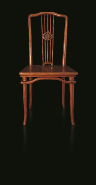 Grande tavolo con sette sedie in legno di Huali, Cina, Dinastia Qing, XIX secolo  - Asta Fine Chinese Works of Art - Associazione Nazionale - Case d'Asta italiane