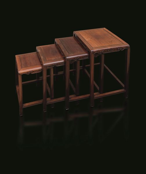 Quattro tavolini in legno di Hongmu, Cina, Dinastia Qing, XIX secolo  - Asta Fine Chinese Works of Art - Associazione Nazionale - Case d'Asta italiane