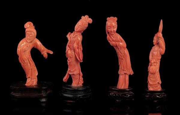 Quattro figure scolpite in corallo raffiguranti fanciulle, Cina, inizi XX secolo  - Asta Fine Chinese Works of Art - Associazione Nazionale - Case d'Asta italiane
