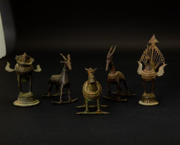 Cinque bronzetti raffiguranti diversi animali, India, XVIII-XIX secolo  - Asta Fine Chinese Works of Art - Associazione Nazionale - Case d'Asta italiane