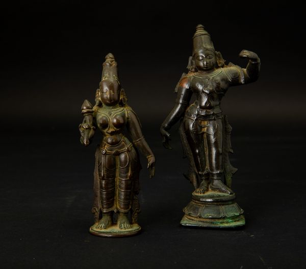 Due statuette in bronzo raffiguranti Rama e Parvati, India, XVII-XVIII secolo  - Asta Fine Chinese Works of Art - Associazione Nazionale - Case d'Asta italiane